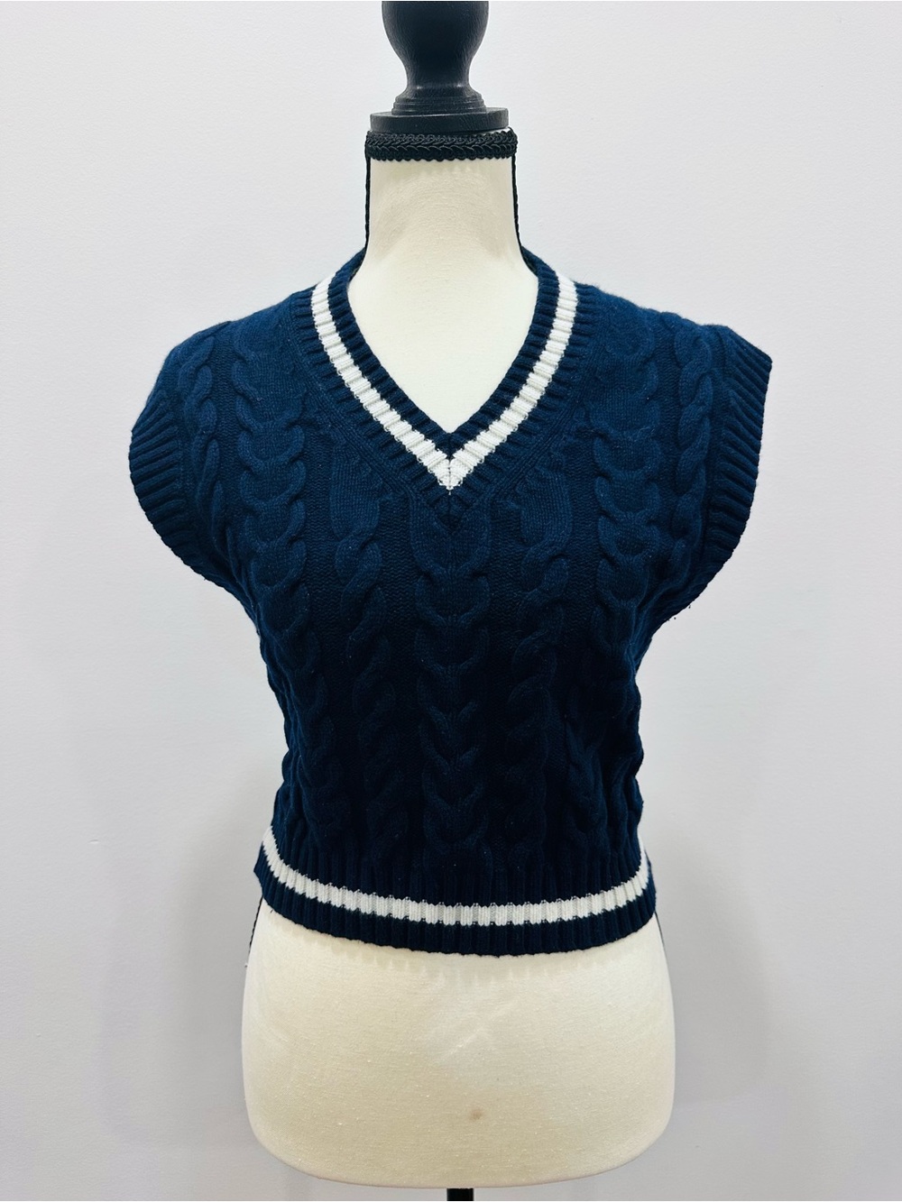 Sunday Best ARITZIA Navy Blue Cable-Knit V-Neck Sweater Vest Merino Wool Size XS - Picture 2 of 11